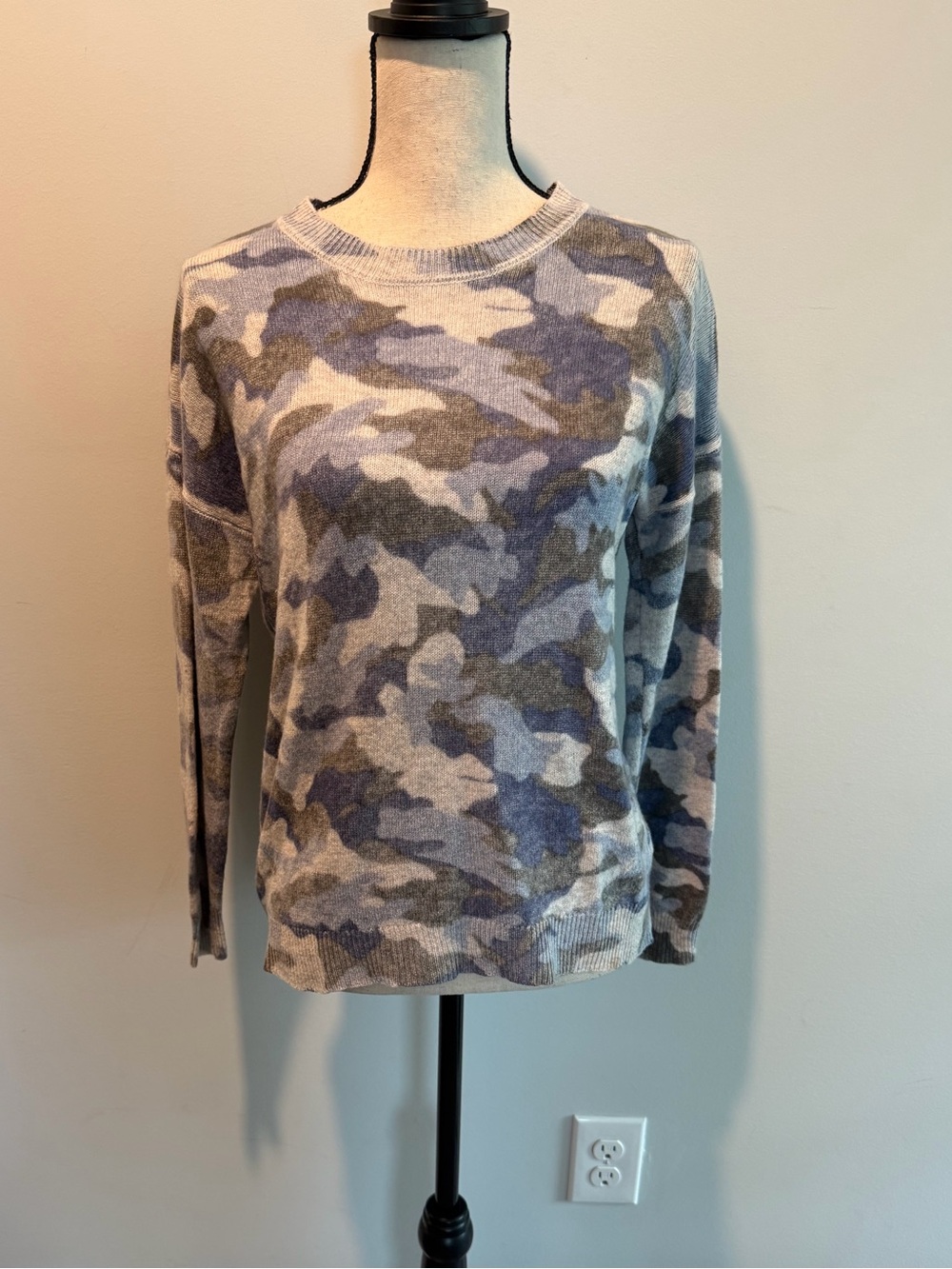 27 Miles 100% Cashmere Blue Gray Camo Sweater Women’s size Small